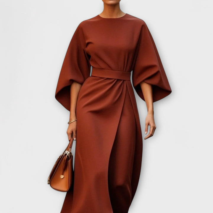 FRIDA - Elegant kjole med ærmer